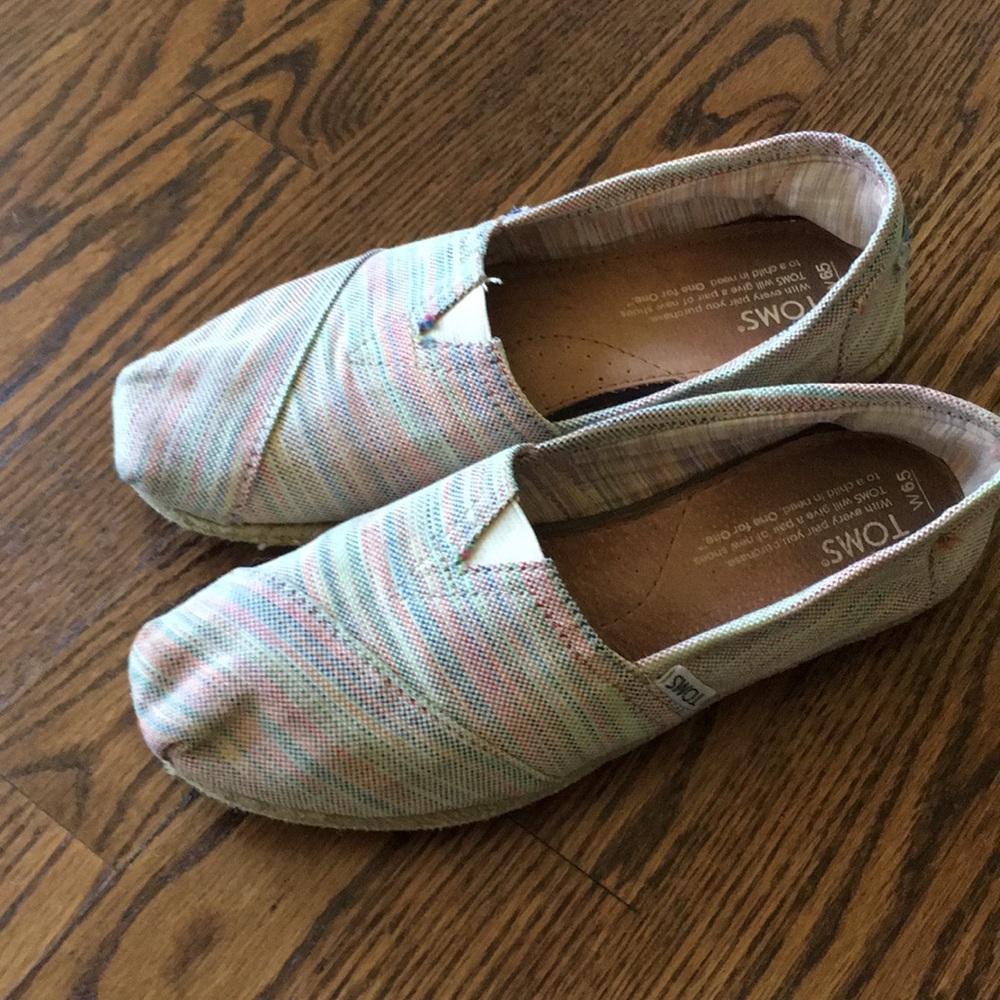 TOMS Shoes Size 6.5 (fits size 7.5)